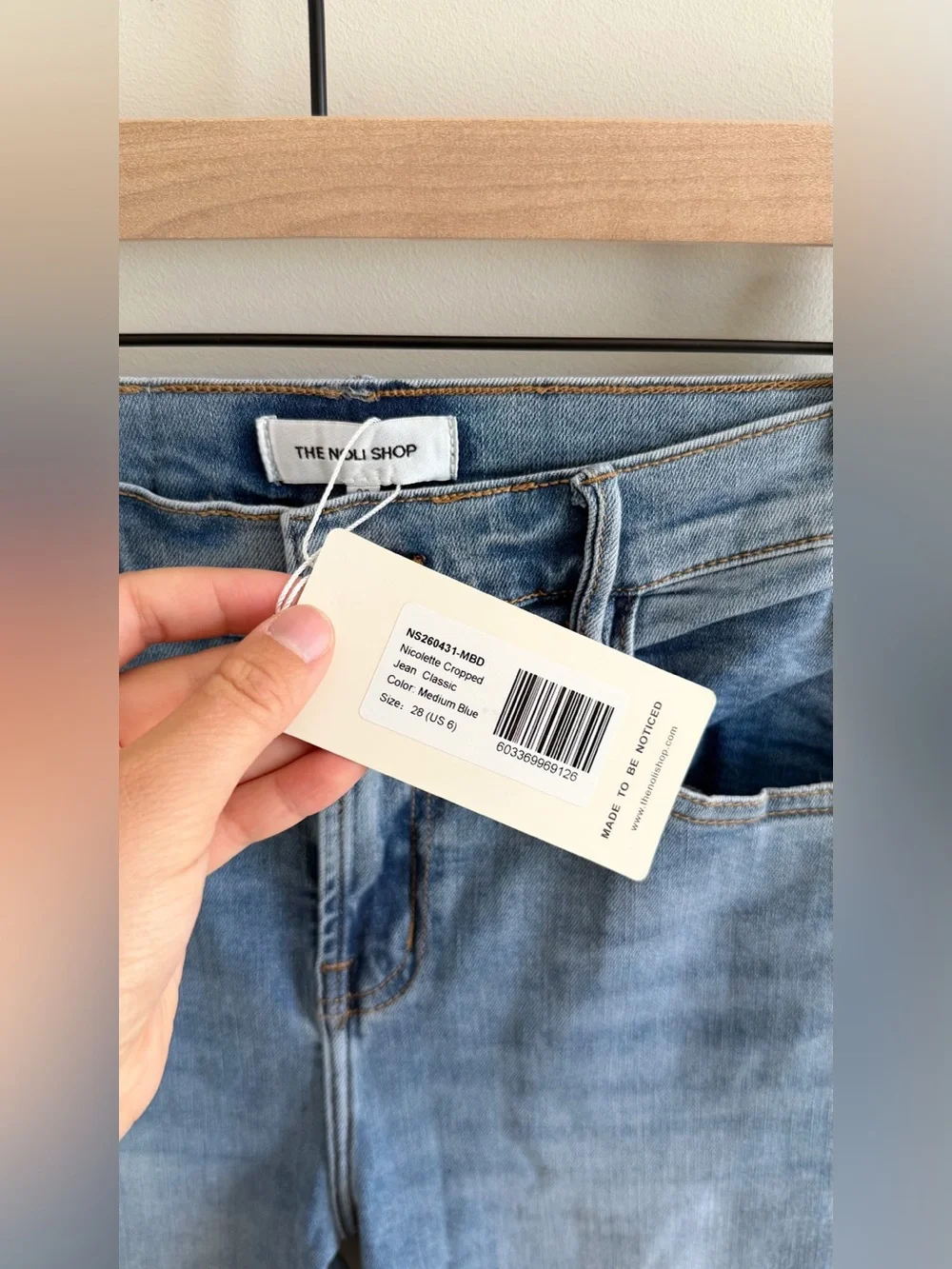 The Noli Shop Nicolette Cropped Jean in Medium Blue